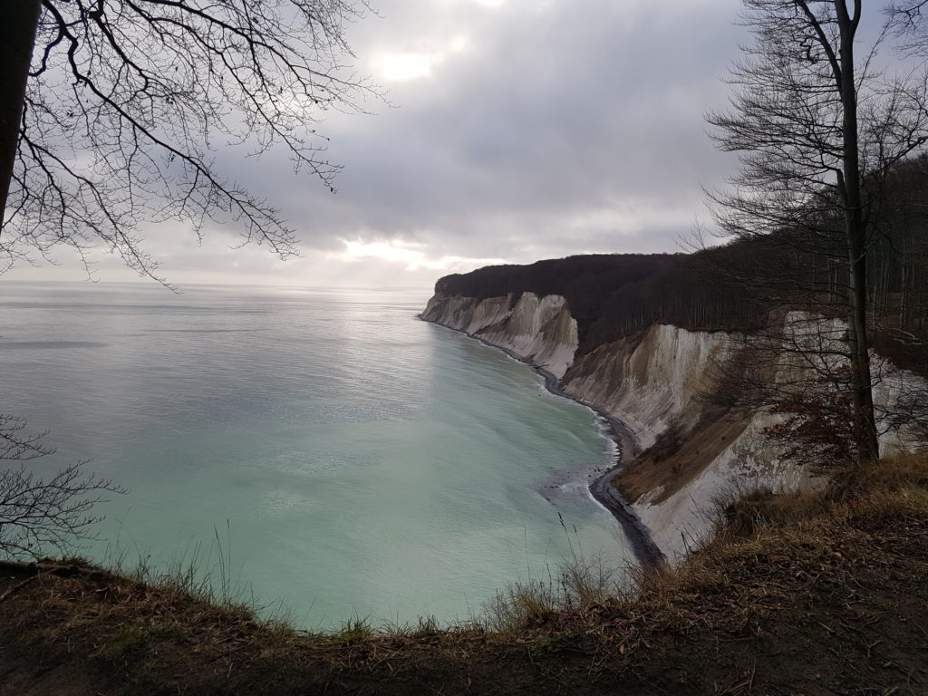 Blick-auf-die-Kreidefelsen-Insel-Rügen