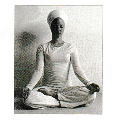 Frau-in-Yoga-Pose-Meditation